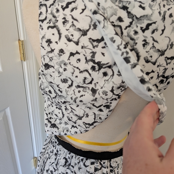 Guess Black and White Pleated Midi Dress for Wedding Guest - Picture 4 of 10